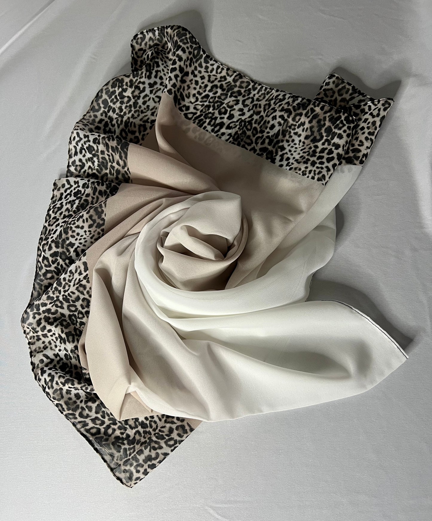 Leopard print beige white